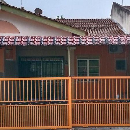 Homestay Ummi Razzin Kuala Kangsar Luaran gambar